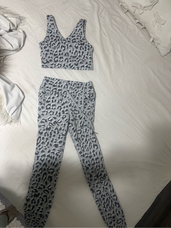 Offline Other - High-Waist Leopard Print Leggings and Matching Crop Top — Gray s small